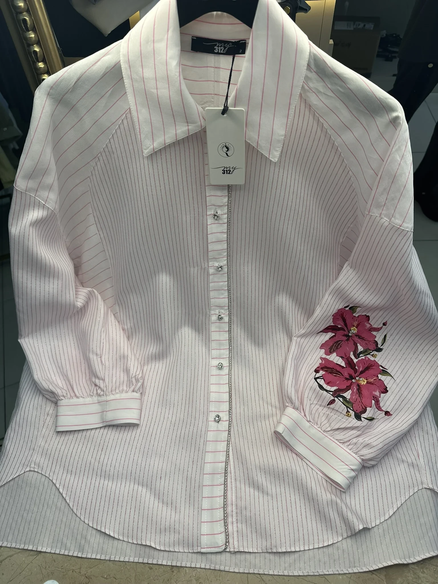 MY312 MARKA ARKASI BASKILI GÖMLEK