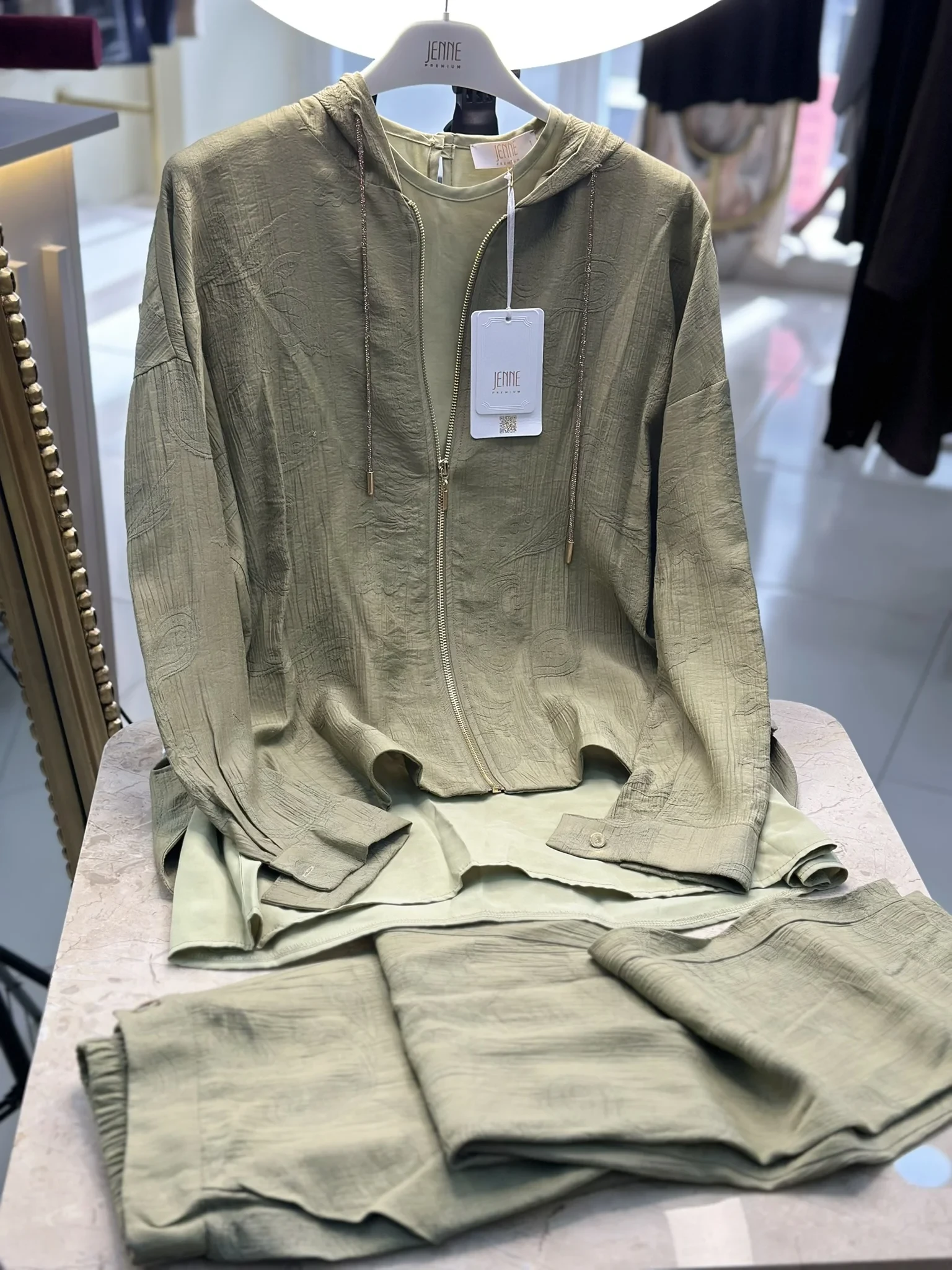 JENNE DESENLİ ÜÇLÜ TAKIM