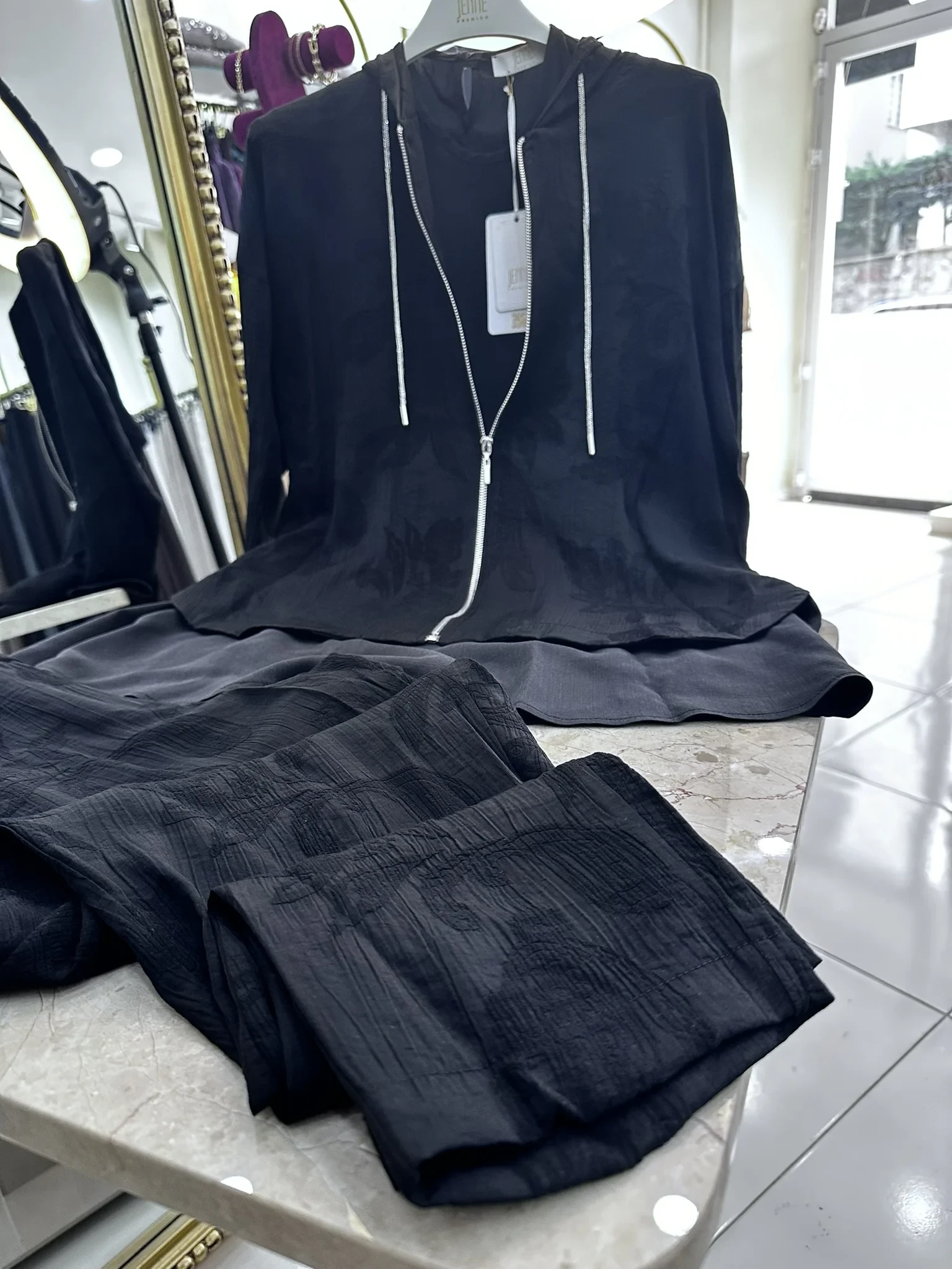 JENNE DESENLİ ÜÇLÜ TAKIM