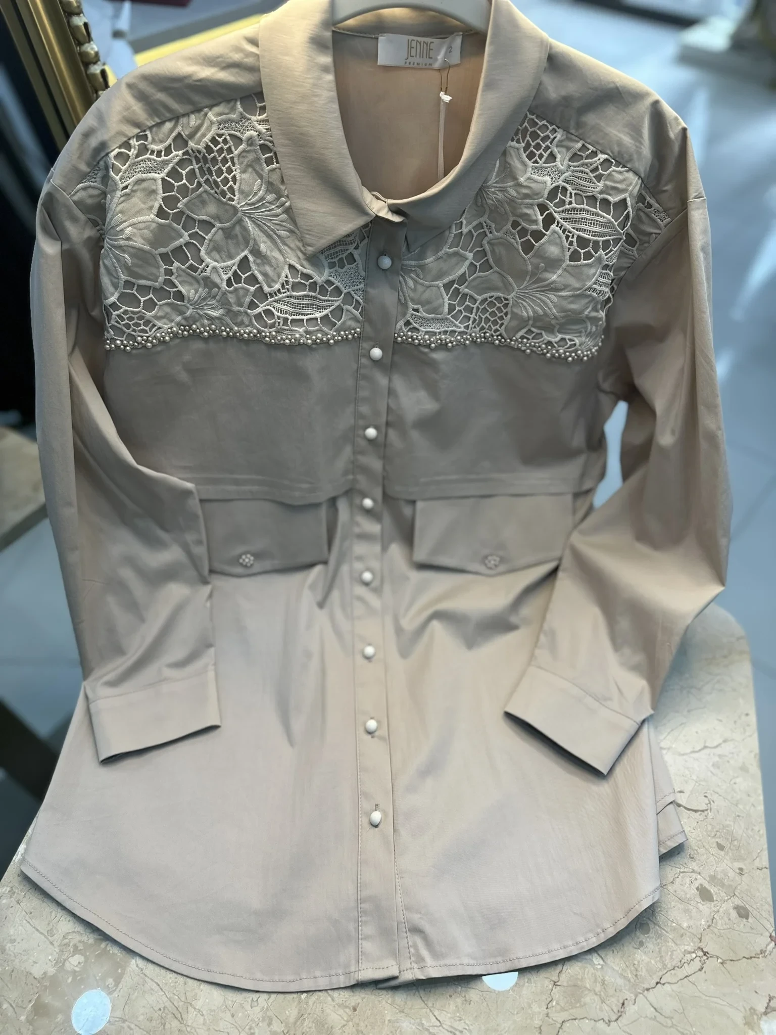 JENNE DANTELLİ İNCİ ŞERİTLİ GÖMLEK