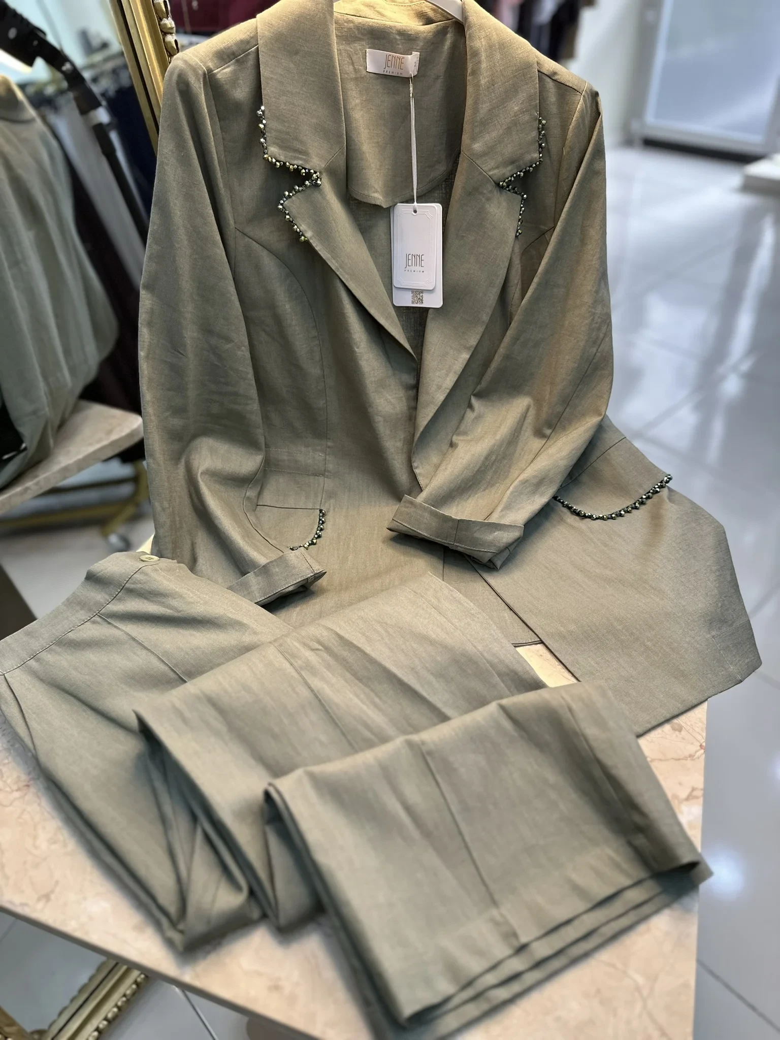 JENNE CEKETLİ TAKIM YAKASI BONCUKLU KETEN TAKIM