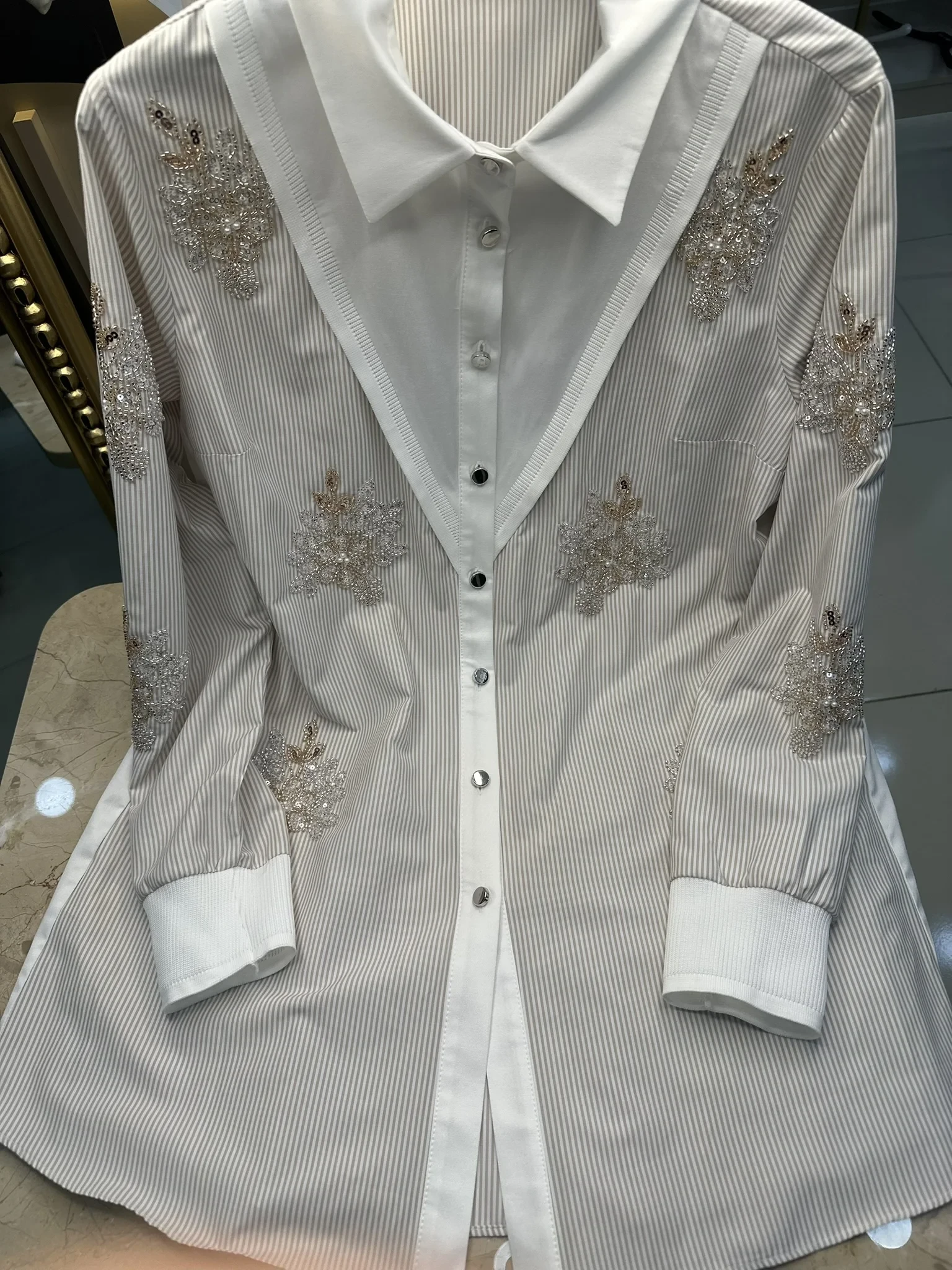 FUAT GÜRŞEN İŞLEMELİ GÖMLEK