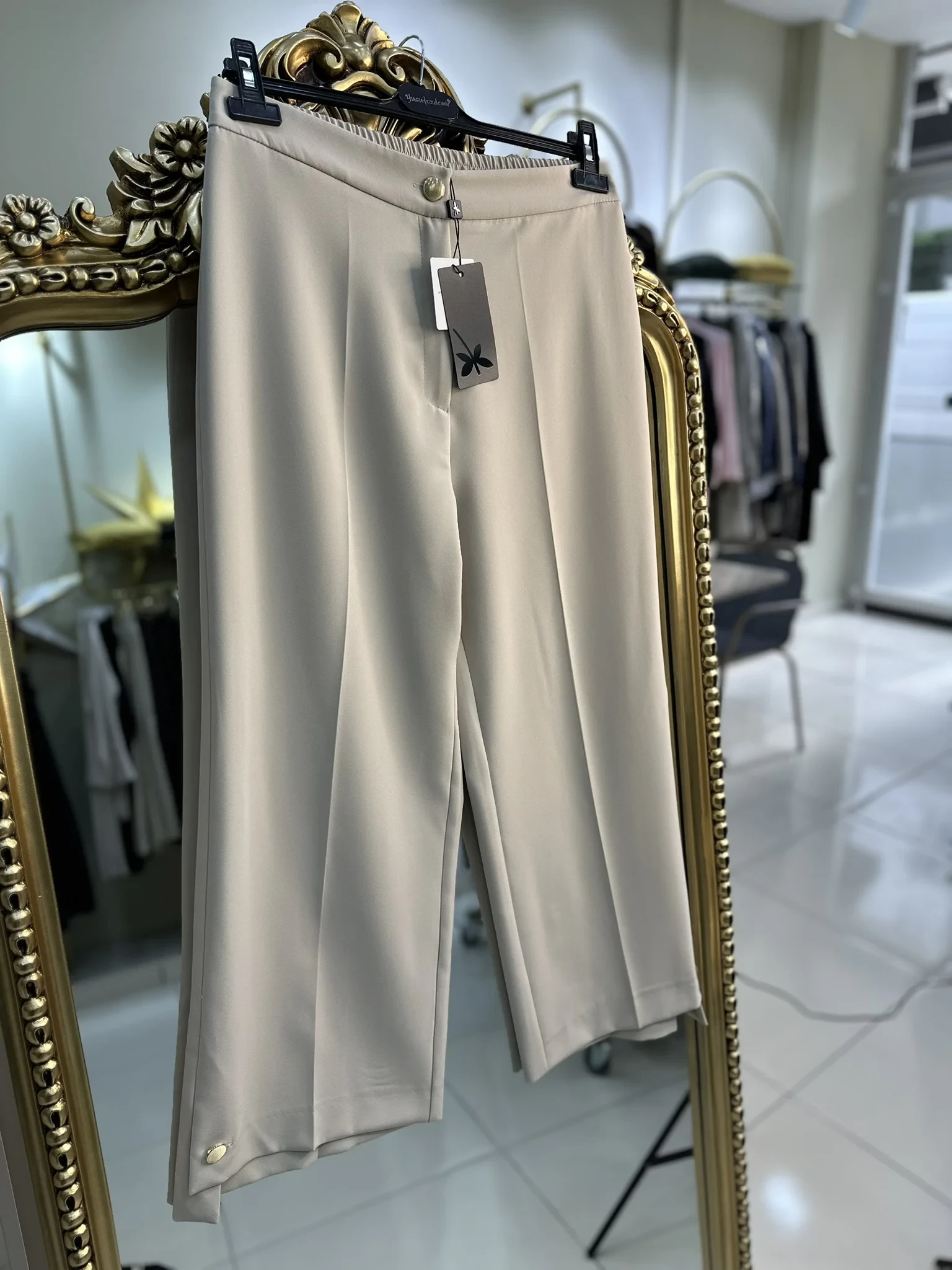 YUSUF ÖZDEMİR 1566 PAÇA BİLEKTE PANTOLON KREM YUSUF ÖZDEMİR BİLEKTE PANTOLON BOL PAÇA ÇOK SEVİLEN KOMBİNİ KOLAY SPORTİF KLASİK FORMDA PANTOLON