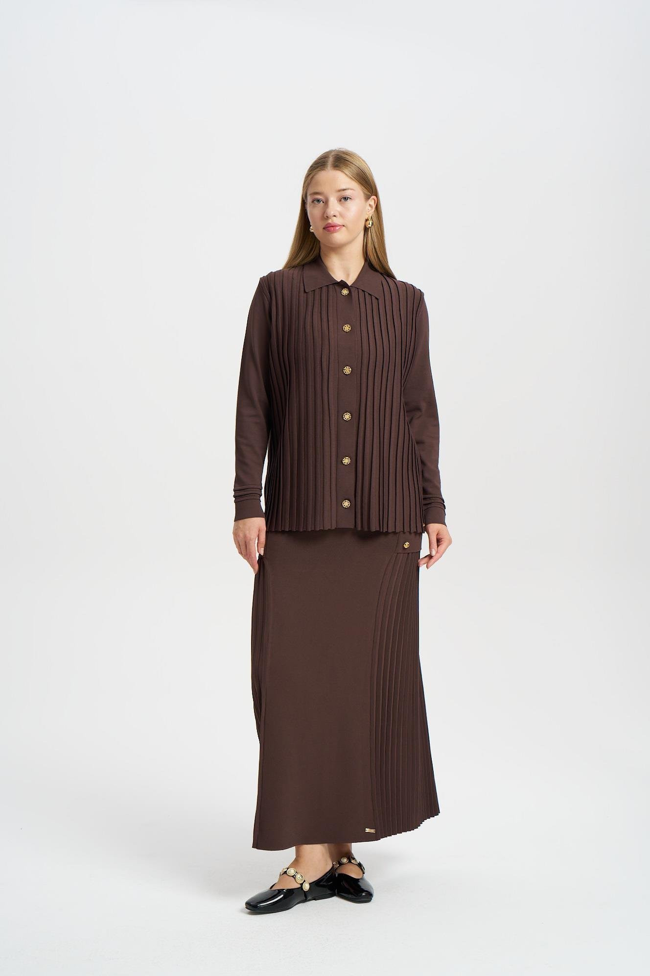 NİLİWİ ÖNÜ KOMPLE BEKLETMELİ HIRKA KAHVE VE SİYAH RENK SEÇENEĞİ