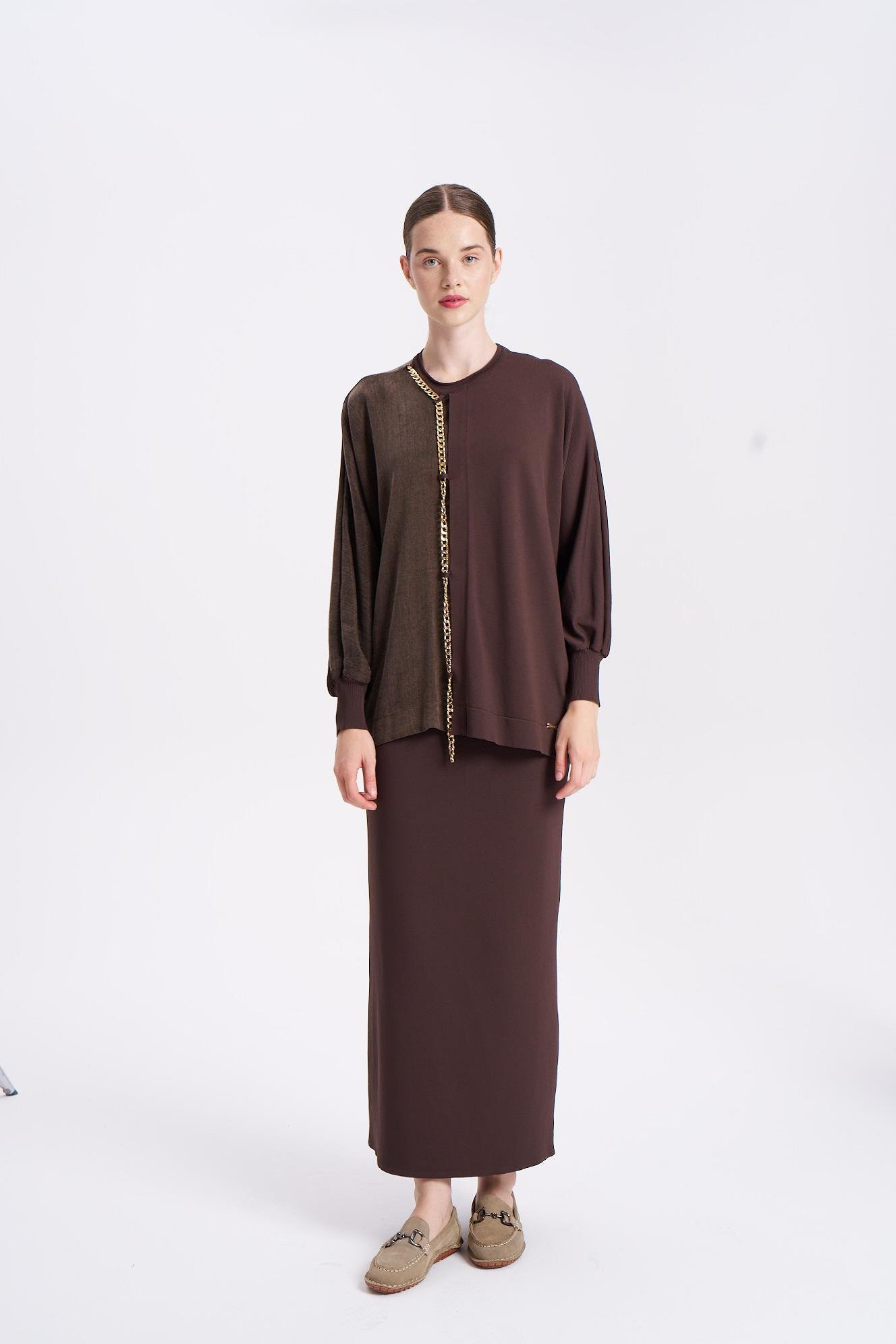 NİLİWİ YARISI KUMAŞ ZİNCİRLİ YARASA BLUZ BORDO VE KAHVE RENK SEÇENEĞİ