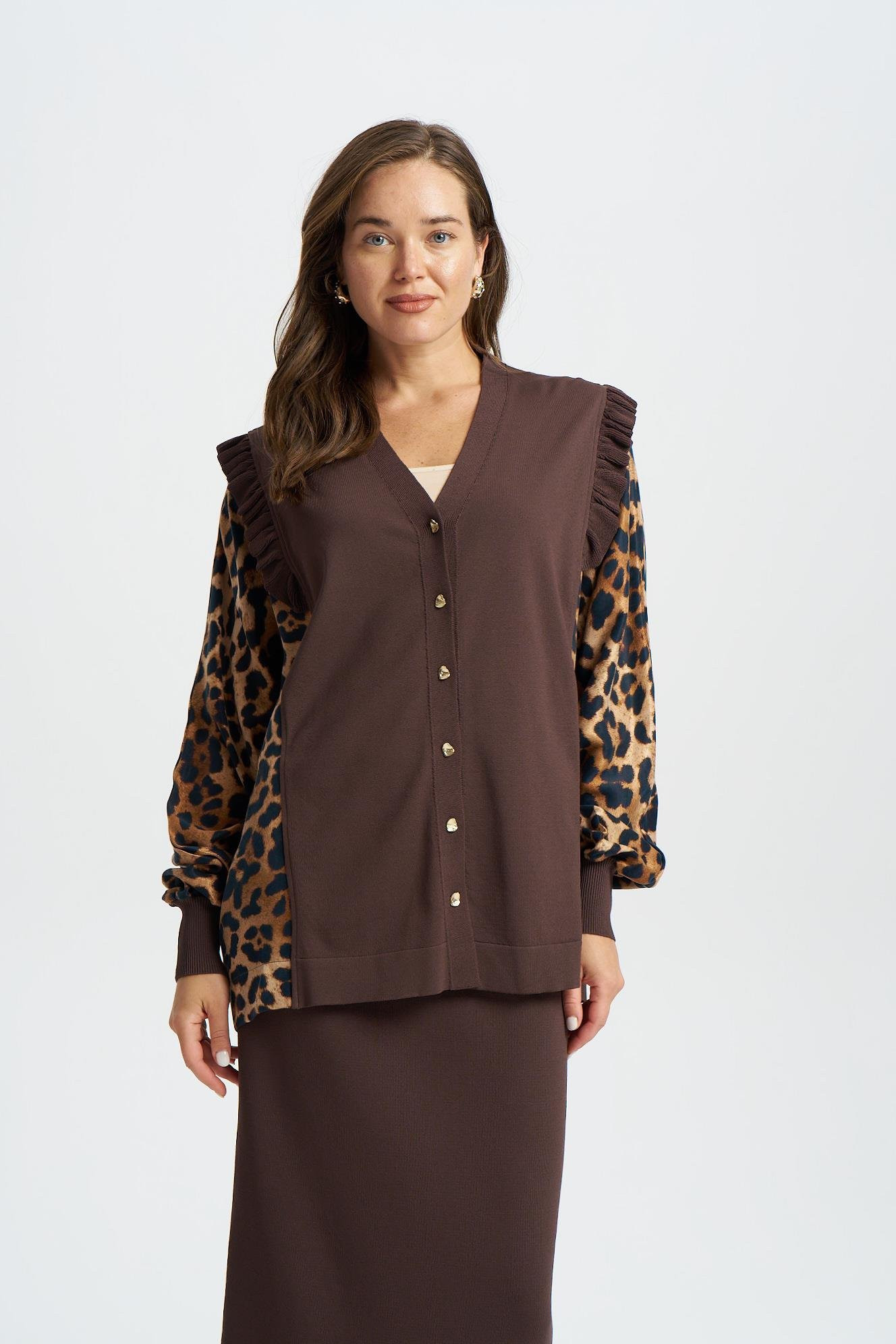 NİLİWİ YARASA KOLLU SELANİK ÖRGÜ FIRFIRLI HIRKA KAHVE BEJ RENK SEÇENEĞİ