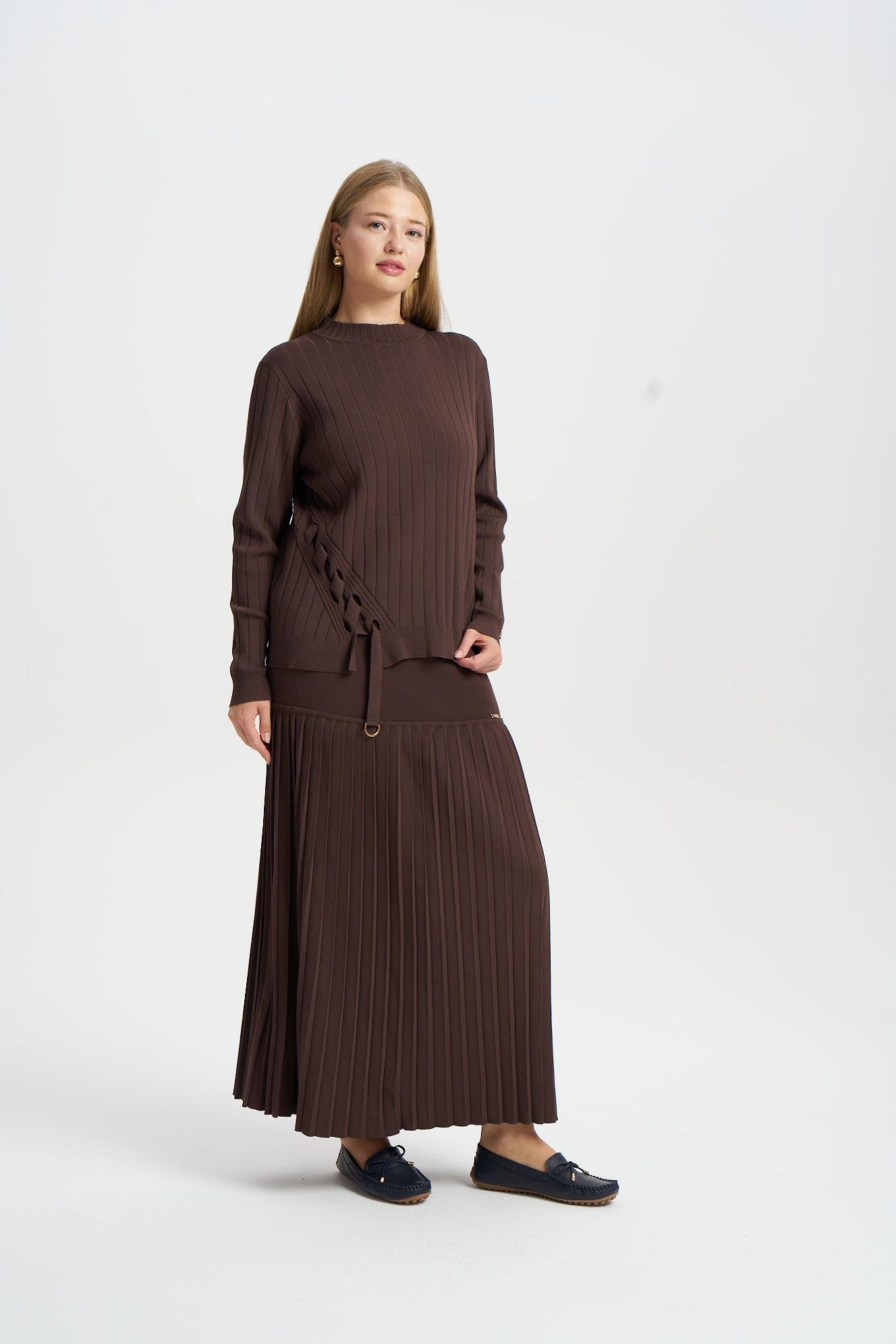 NİLİWİ YANI VEREV PARÇALI SÜS TİKTAKLI BLUZ SİYAH,KAHVE,BORDO RENK SEÇENEĞİ