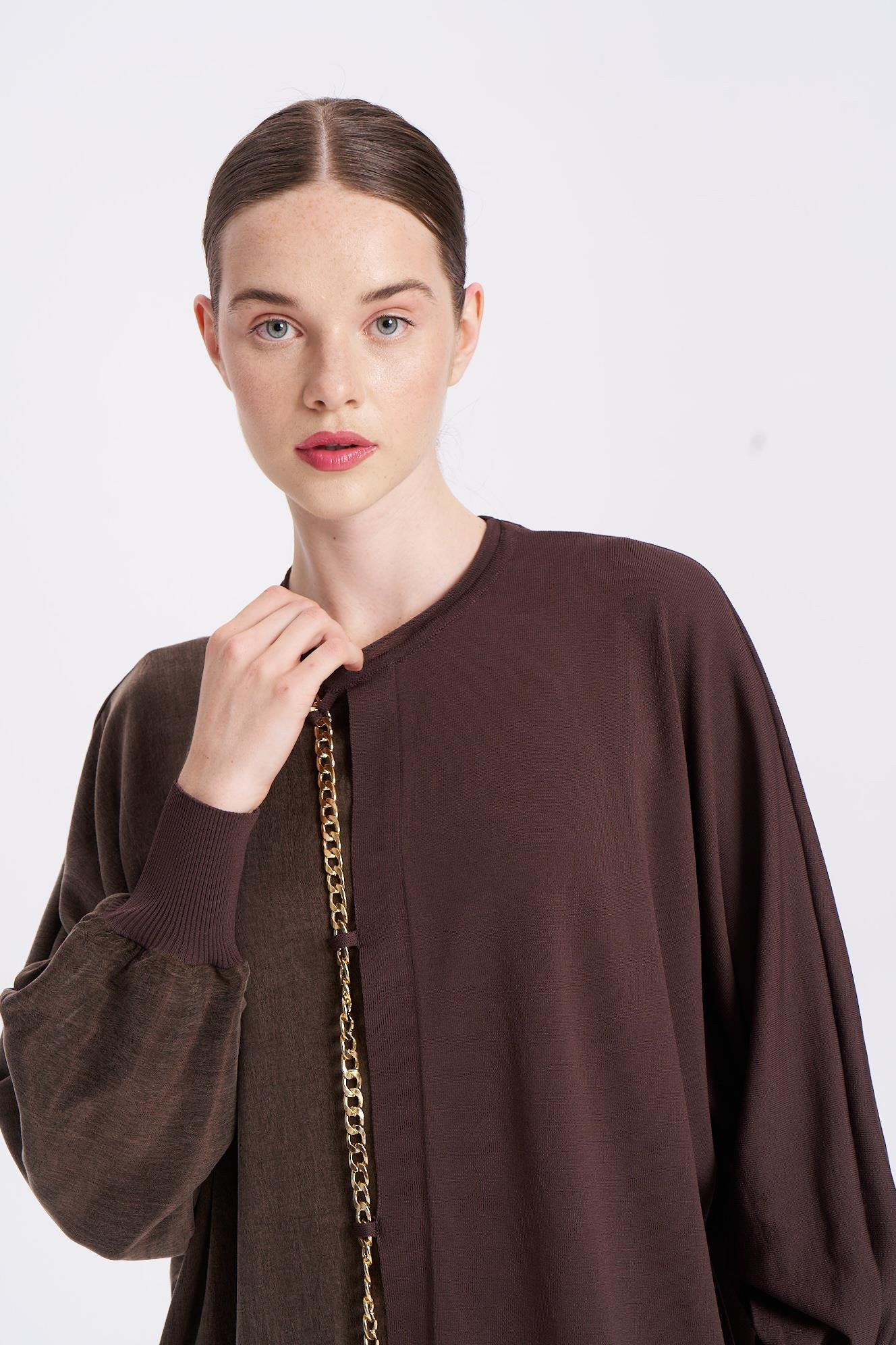 NİLİWİ YARISI KUMAŞ ZİNCİRLİ YARASA BLUZ BORDO VE KAHVE RENK SEÇENEĞİ