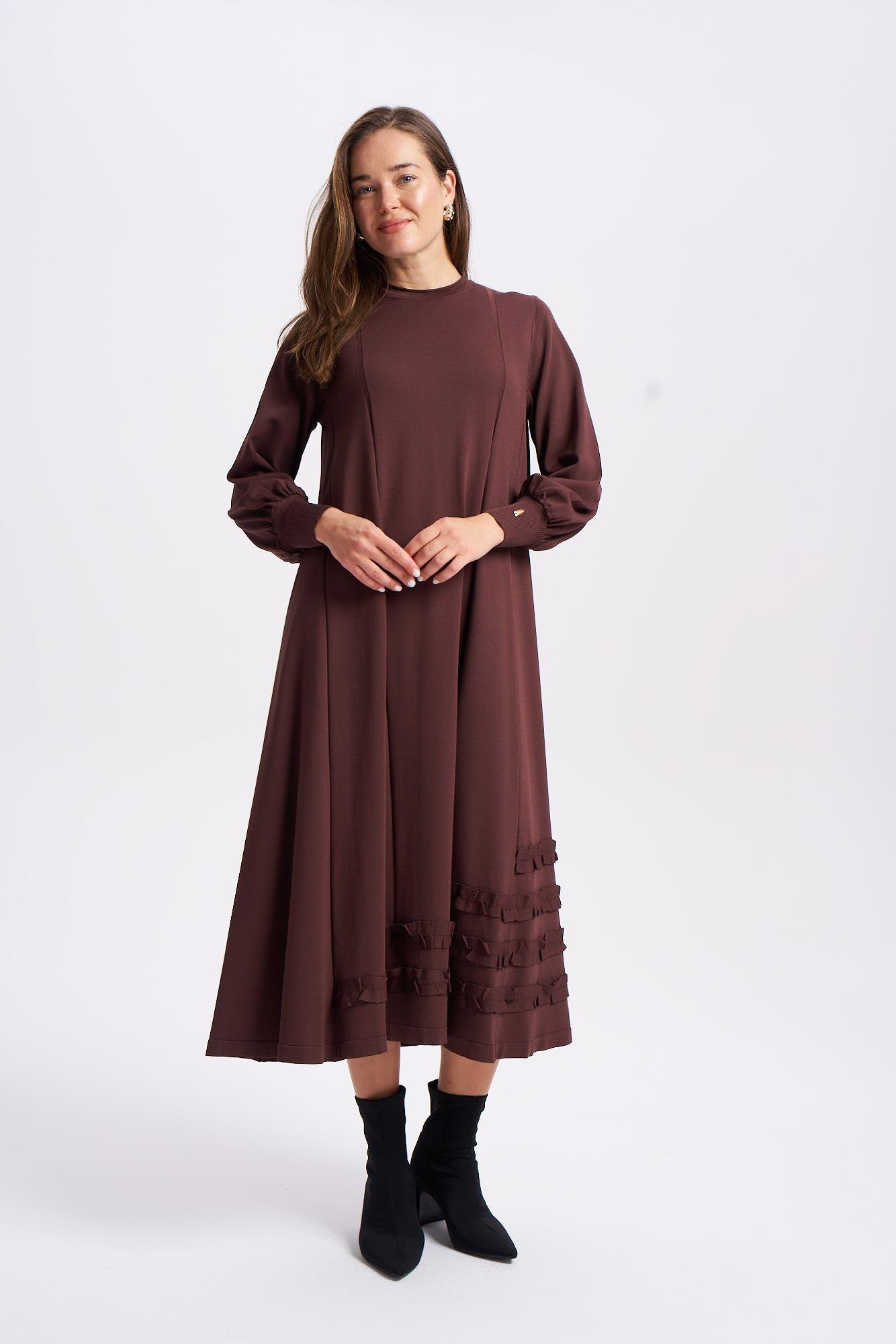 NİLİWİ ETEK UCU TİKTAK FIRFIRLI ELBİSE