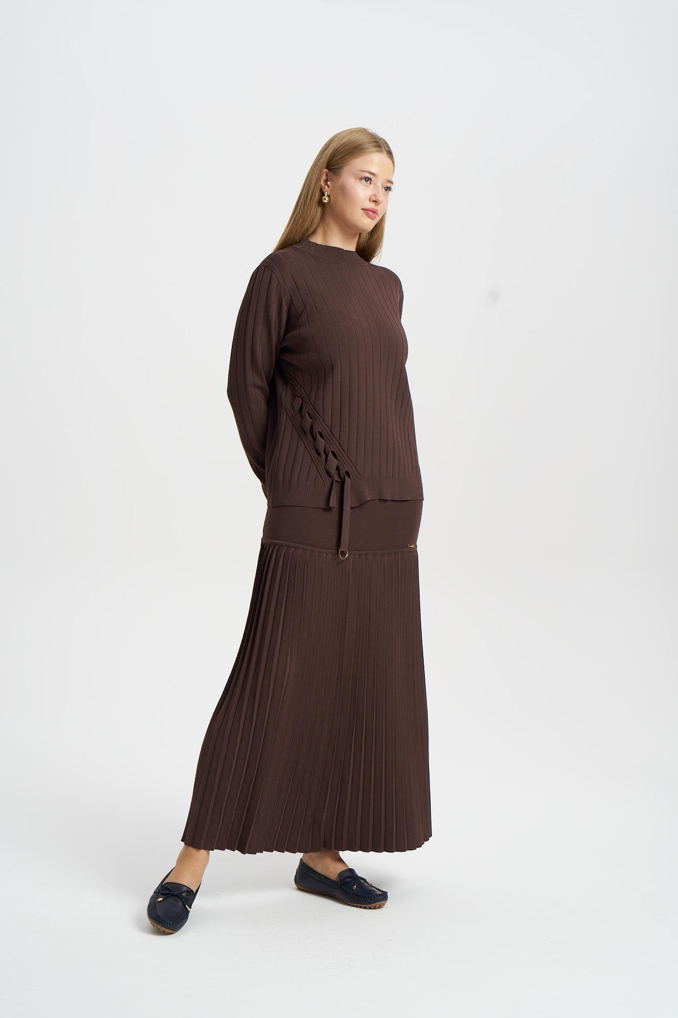 NİLİWİ YANI VEREV PARÇALI SÜS TİKTAKLI BLUZ SİYAH,KAHVE,BORDO RENK SEÇENEĞİ