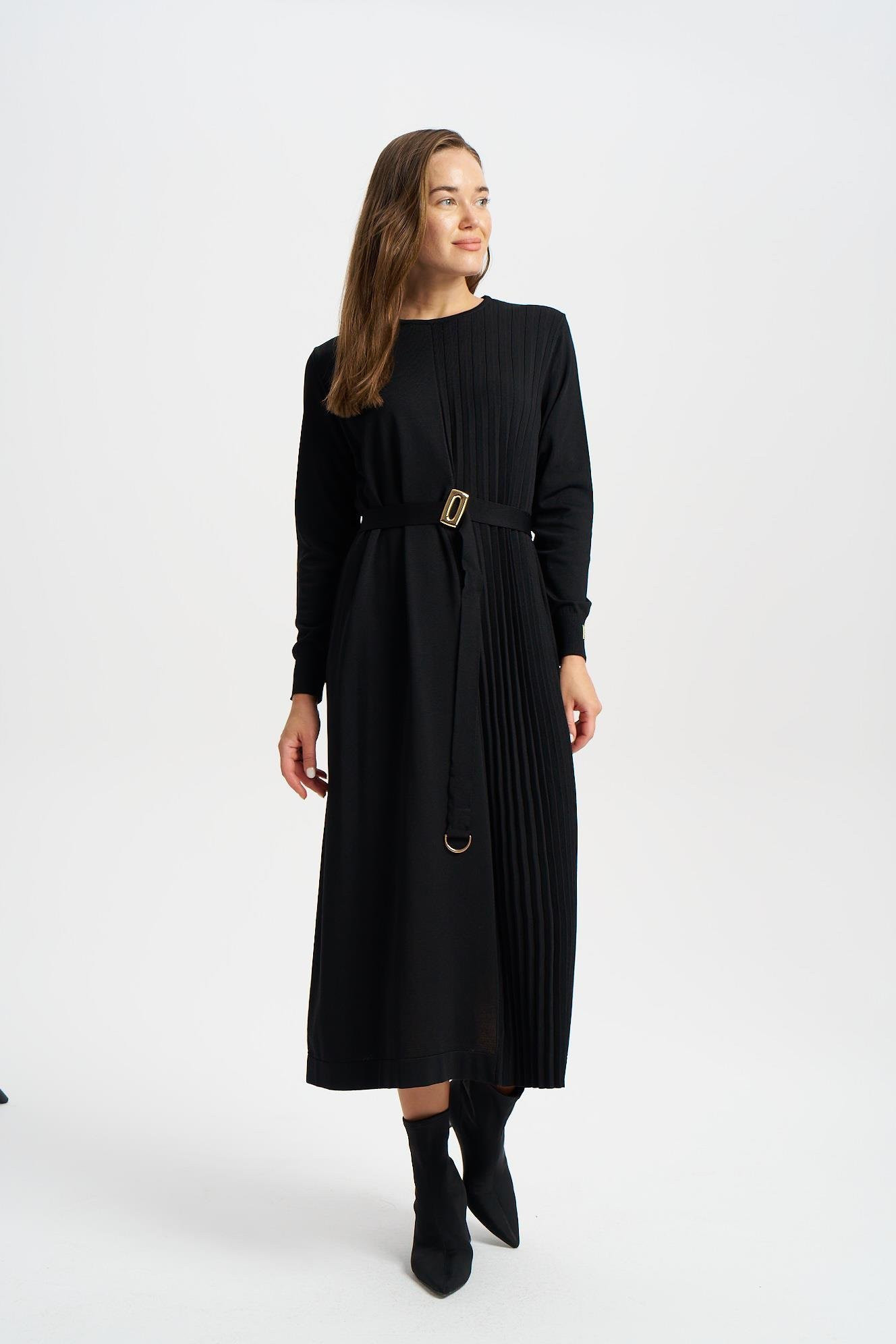 NİLİWİ SOL TARAFI PİLELİ ELBİSE KAHVE VE SİYAH RENK SEÇENEĞİ