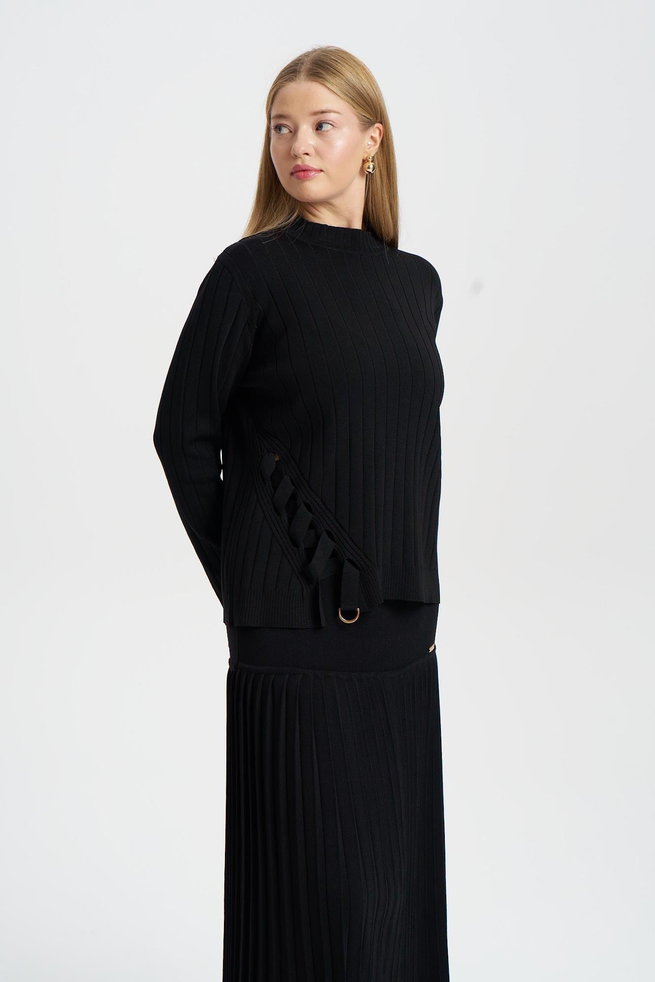 NİLİWİ YANI VEREV PARÇALI SÜS TİKTAKLI BLUZ SİYAH,KAHVE,BORDO RENK SEÇENEĞİ