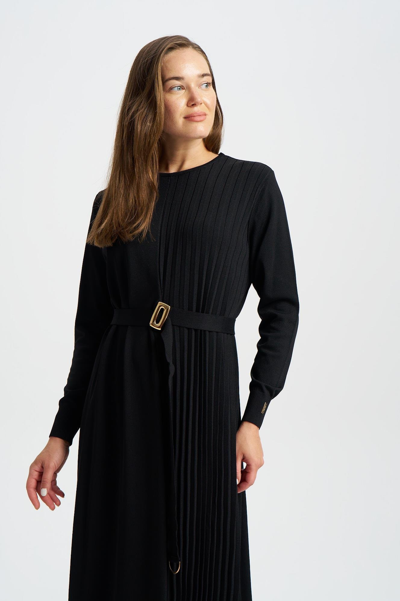 NİLİWİ SOL TARAFI PİLELİ ELBİSE KAHVE VE SİYAH RENK SEÇENEĞİ