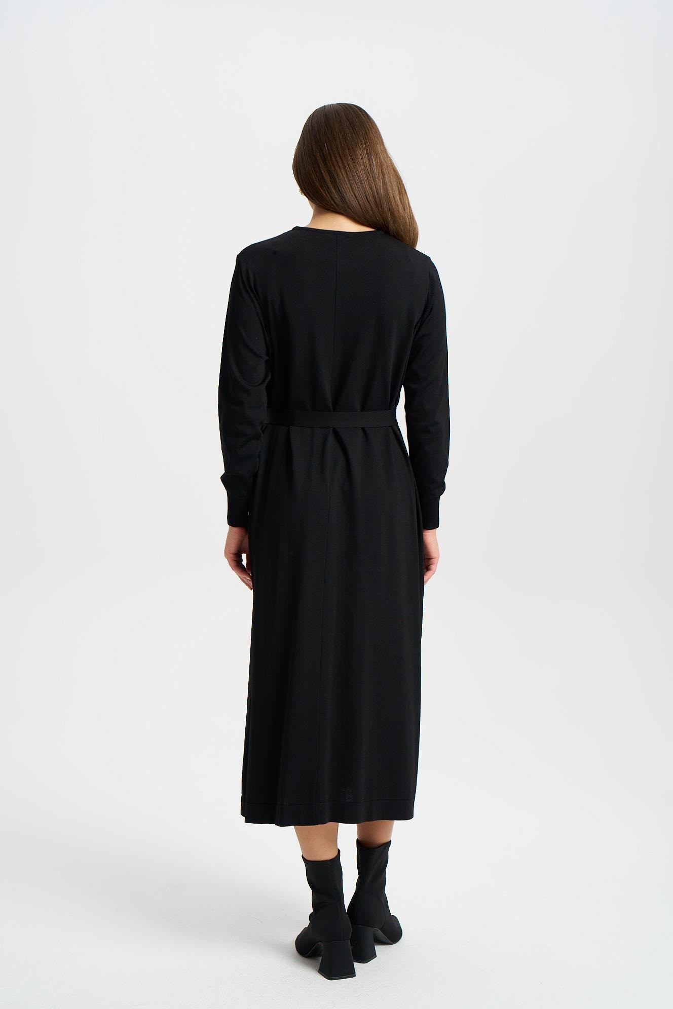 NİLİWİ SOL TARAFI PİLELİ ELBİSE KAHVE VE SİYAH RENK SEÇENEĞİ